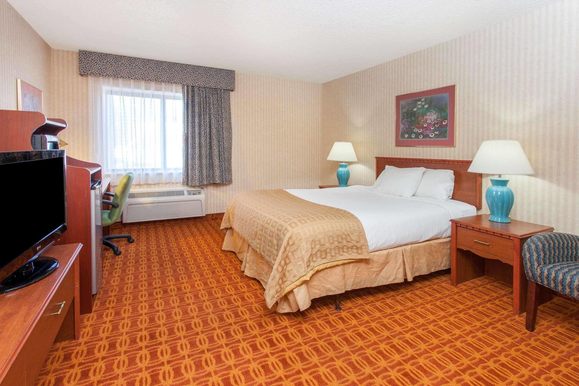 Baymont By Wyndham Detroit/Roseville Zewnętrze zdjęcie