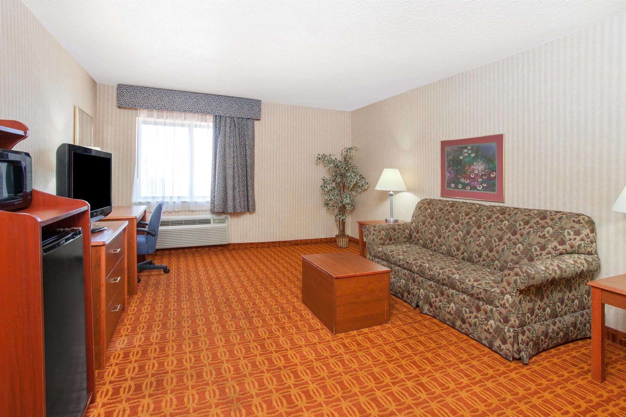 Baymont By Wyndham Detroit/Roseville Zewnętrze zdjęcie